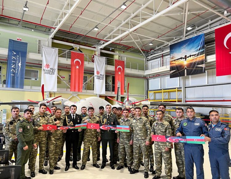 Azerbaycanlı pilotlar AKINCI TİHA eğitimlerini tamamladı!